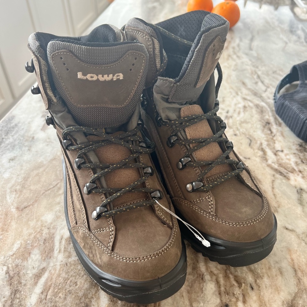 Lowa Renegade Women’s Size 8